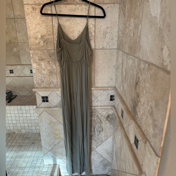 Lulu’s Jersey Knit Maxi - Picture 3 of 6